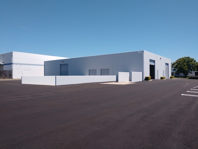 27 Hughes, Irvine, CA à louer - Photo de l’immeuble – Image 3 sur 8