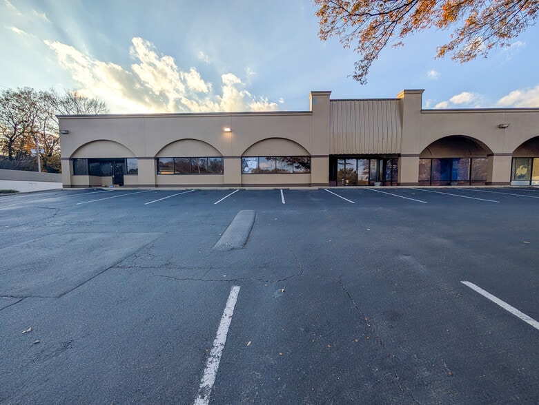 1400 S University Ave, Little Rock, AR à louer - Photo de l’immeuble – Image 2 sur 4