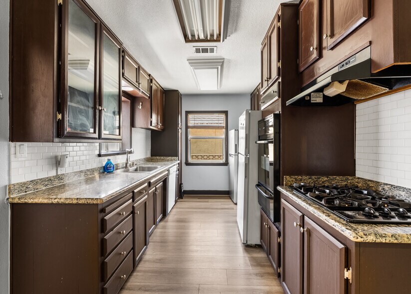 417 N Citrus St, Orange, CA à vendre - Photo de l’immeuble – Image 3 sur 10