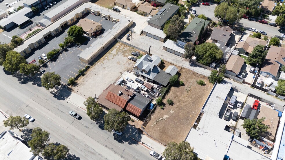 855 W Holt Ave, Pomona, CA à vendre - Photo de l’immeuble – Image 1 sur 14