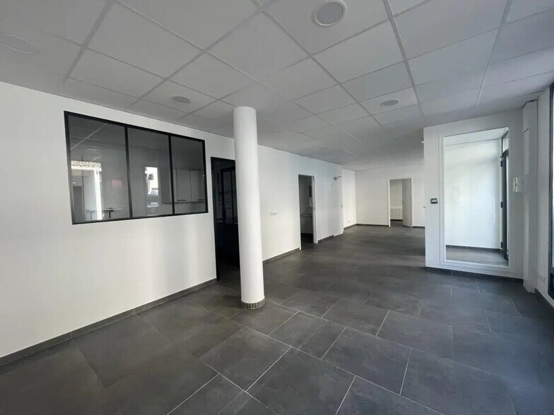 Local commercial dans Évreux à louer - Photo de l’immeuble – Image 1 sur 8