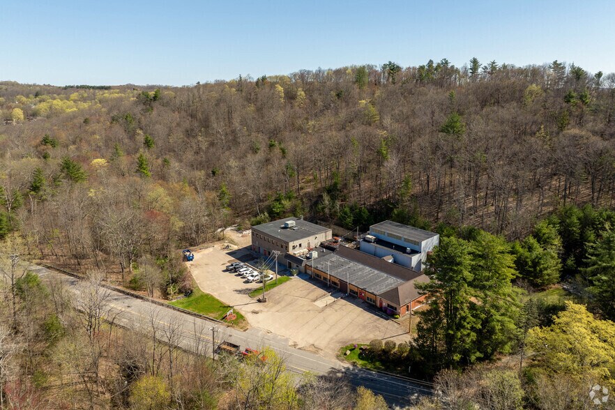 24 E Brookfield Rd, North Brookfield, MA à vendre - Aérien – Image 2 sur 12