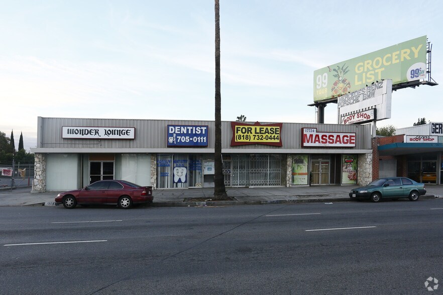 17718-17724 Sherman Way, Reseda, CA à louer - Photo de l’immeuble – Image 3 sur 14