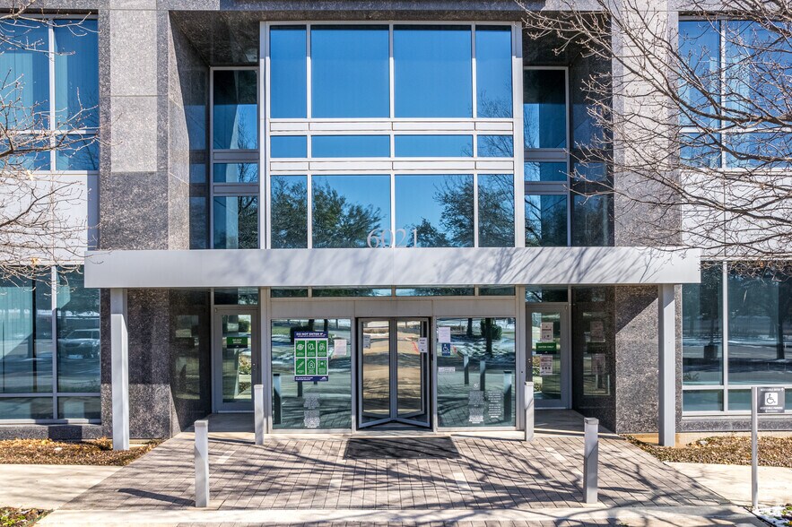 6021 Connection Dr, Irving, TX à louer - Photo de l’immeuble – Image 3 sur 19