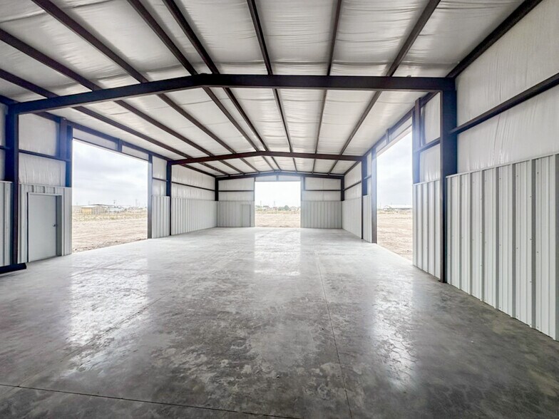 7115 N County Road 1294, Midland, TX à louer - Photo de l’immeuble – Image 2 sur 5