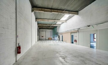 Local d’activités dans Éragny à louer Photo intérieure– Image 2 sur 4