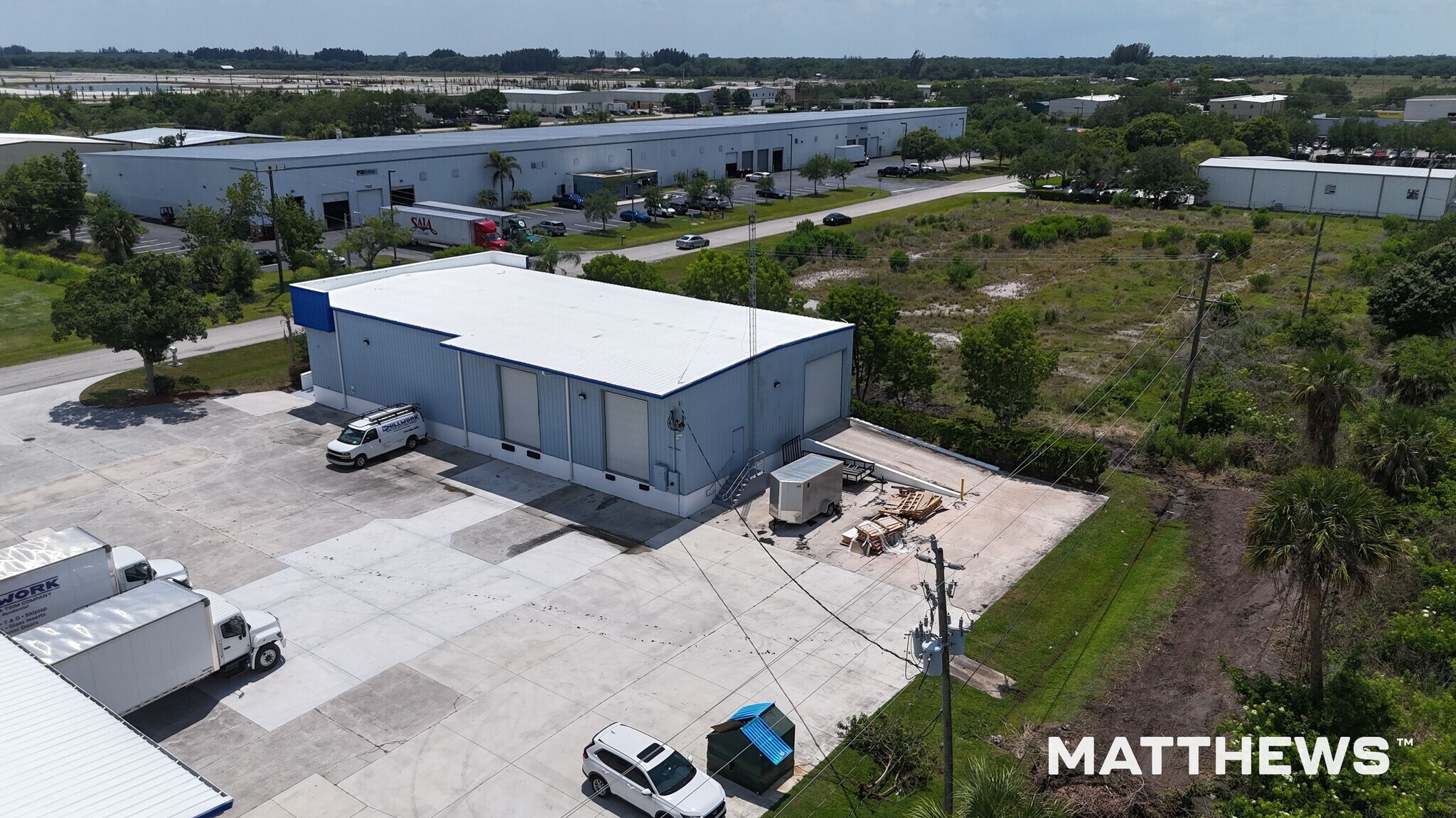 7332 Commercial Cir, Fort Pierce, FL à louer Photo de l’immeuble– Image 1 sur 6