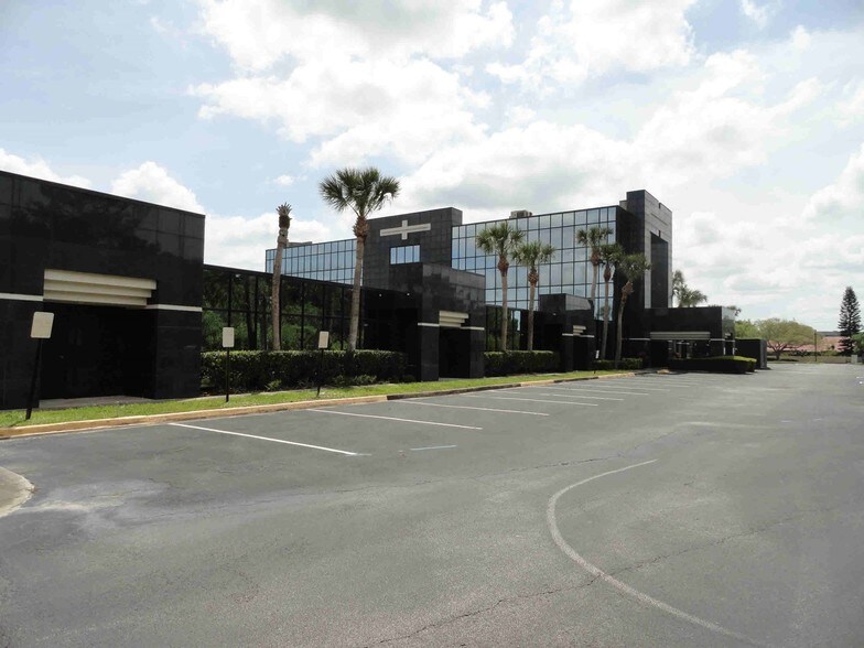5200 Babcock St NE, Palm Bay, FL à louer - Photo de l’immeuble – Image 2 sur 7