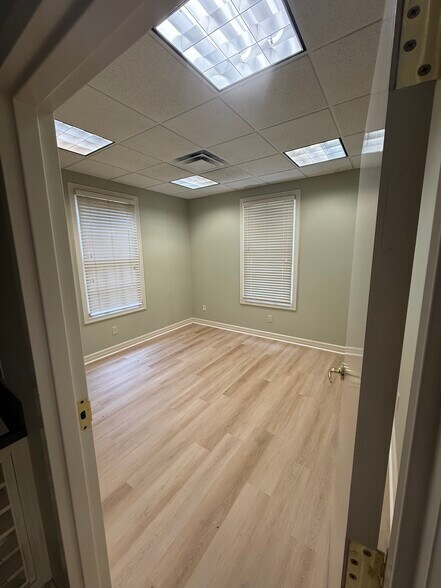 611 E Glenn Ave, Auburn, AL à louer - Photo de l’immeuble – Image 3 sur 9