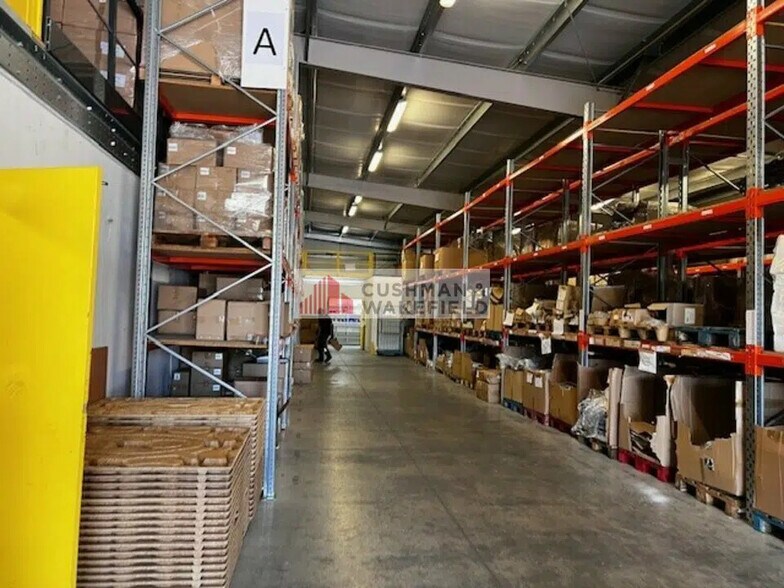 Local d’activités dans Aubais à louer - Photo de l’immeuble – Image 3 sur 3