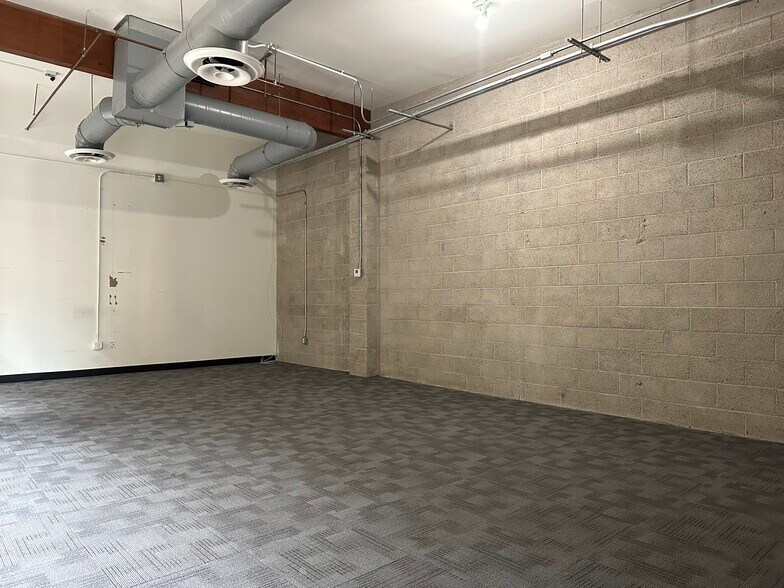 120 N Maclay Ave, San Fernando, CA à louer - Photo de l’immeuble – Image 3 sur 9