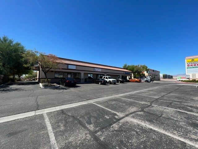 3011 W Lake Mead Blvd, North Las Vegas, NV à louer - Photo de l’immeuble – Image 2 sur 11