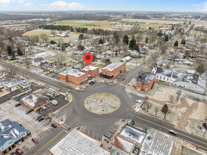 105 Public Sq, LaGrange, OH à louer - Photo de l’immeuble – Image 3 sur 20