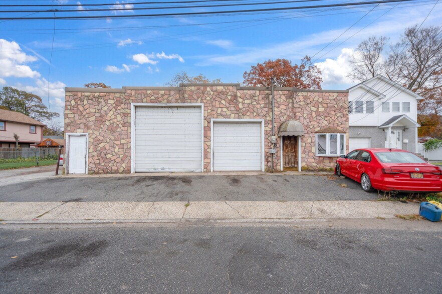 30 Catlin Ave, Roosevelt, NY à vendre - Photo de l’immeuble – Image 3 sur 20