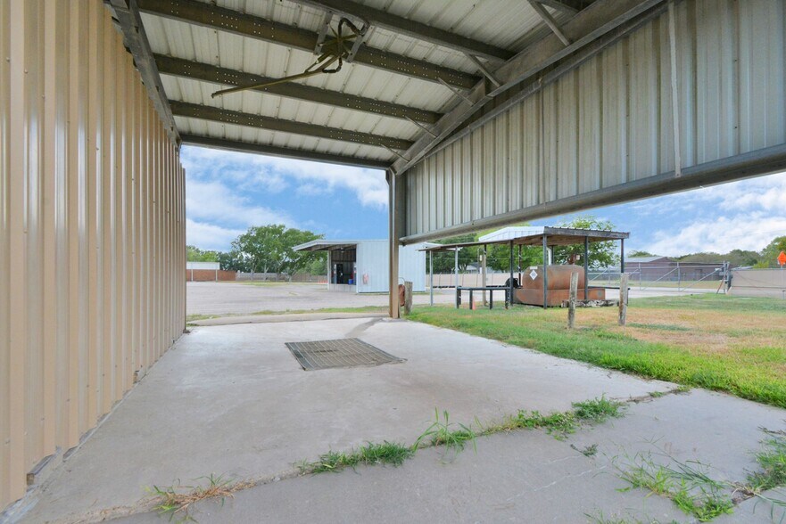 1500 W Highway 6, Alvin, TX à louer - Photo de l’immeuble – Image 3 sur 80