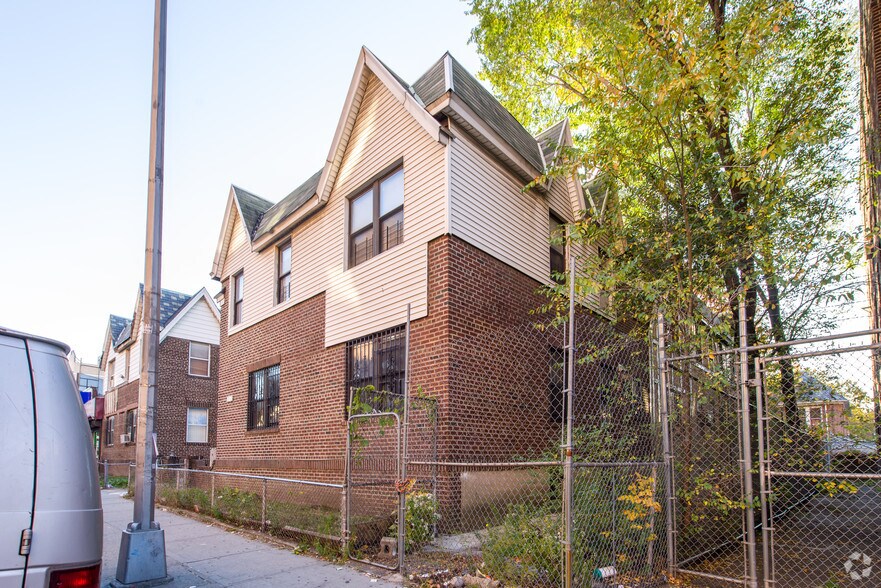 35-48 73rd St, Jackson Heights, NY à vendre - Photo de l’immeuble – Image 2 sur 2