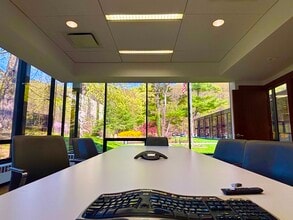 555 Pleasantville Rd, Briarcliff Manor, NY à louer Photo de l’immeuble– Image 1 sur 2