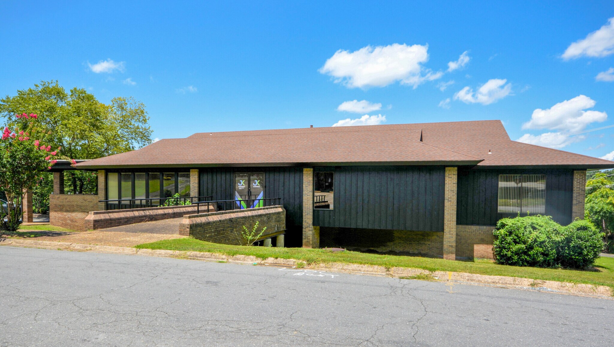 1924 Fendley Dr, North Little Rock, AR à vendre Photo de l’immeuble– Image 1 sur 23