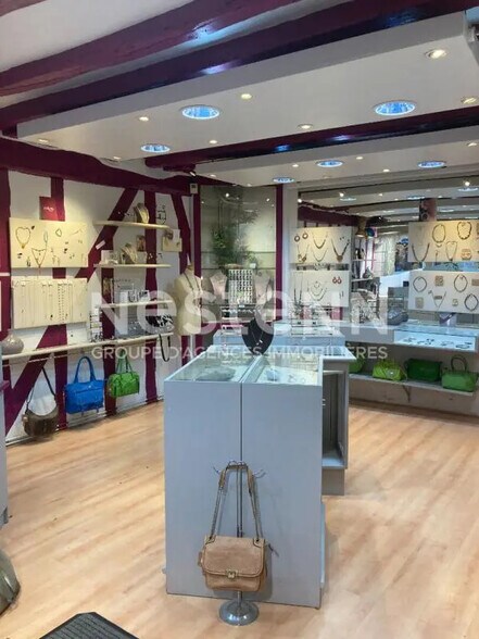 Local commercial dans Vannes à louer - Photo de l’immeuble – Image 2 sur 3