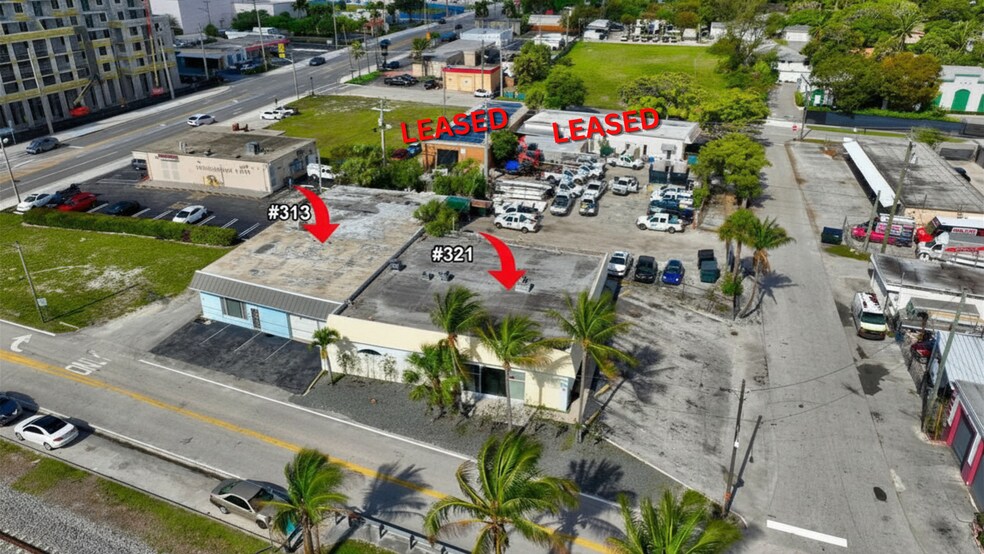 321 N Railroad Ave, Boynton Beach, FL à louer - Photo de l’immeuble – Image 2 sur 25