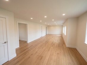 32 Chichester Ave, Center Moriches, NY à louer Photo intérieure– Image 1 sur 4