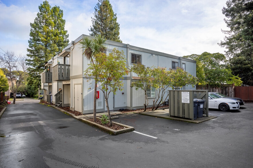 107 Marin St, San Rafael, CA à vendre - Photo de l’immeuble – Image 3 sur 13