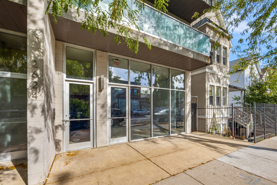 2624 W Armitage Ave, Chicago, IL à louer - Photo de l’immeuble – Image 2 sur 6