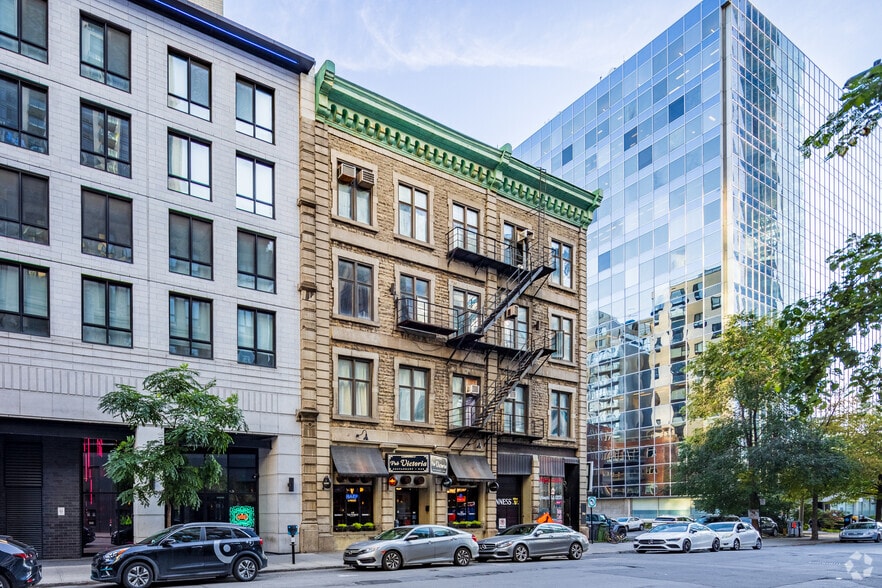 698-704 Rue Notre-Dame O, Montréal, QC à vendre - Photo principale – Image 1 sur 3