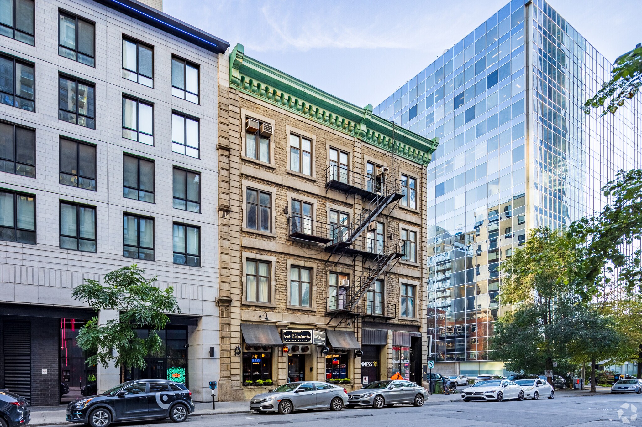 698-704 Rue Notre-Dame O, Montréal, QC à vendre Photo principale– Image 1 sur 4