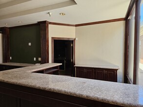 1110 W Kettleman Ln, Lodi, CA à louer Photo intérieure– Image 2 sur 17