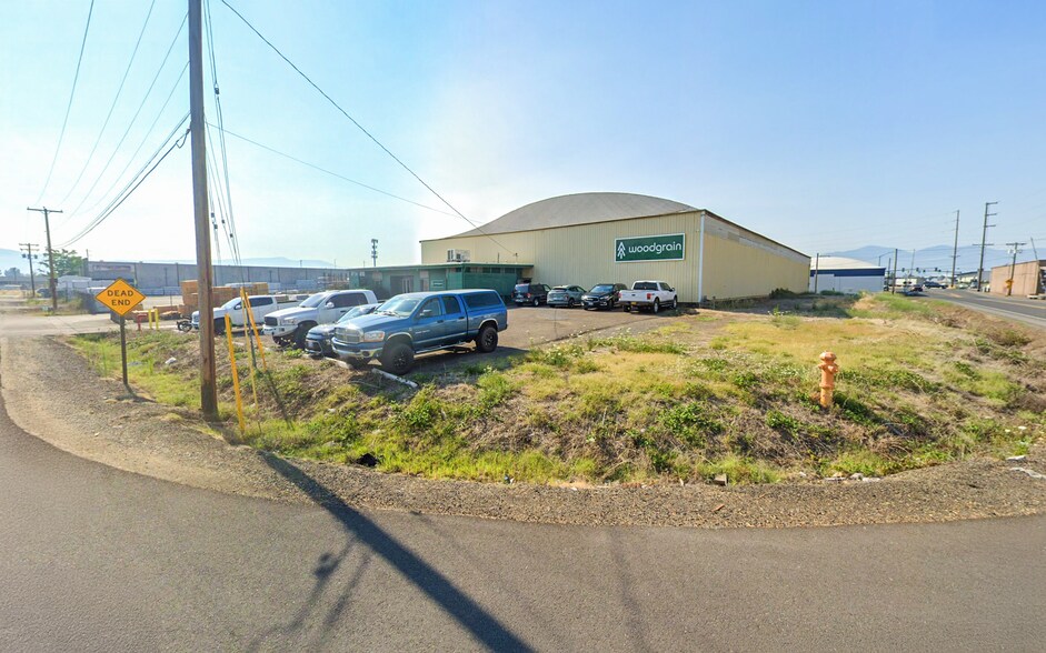 2194 Sage Rd, Medford, OR à vendre - Photo principale – Image 1 sur 17