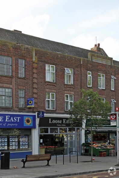 78 The Broadway, Greenford à louer - Photo de l’immeuble – Image 2 sur 2