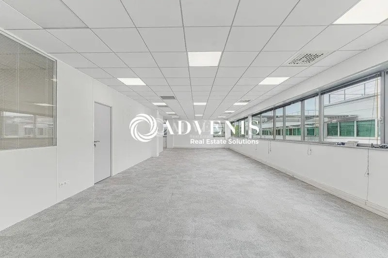 Bureau dans Roissy-en-France à louer - Photo de l’immeuble – Image 3 sur 10