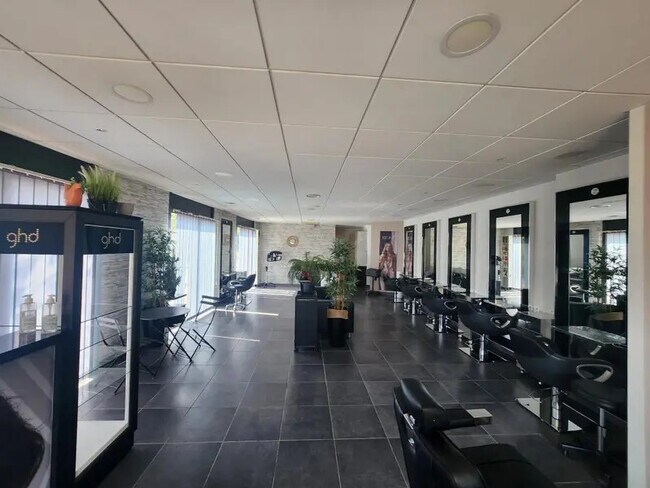 Plus de détails pour Local commercial à vendre