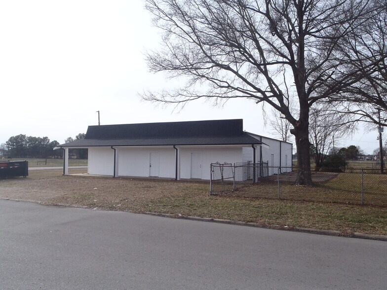 2025 McLarty Dr, Newport, AR à vendre - Photo de l’immeuble – Image 1 sur 59