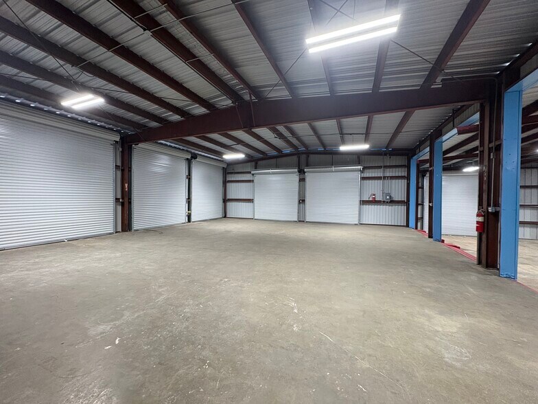 2001 Zapata St, Freeport, TX à louer - Photo de l’immeuble – Image 3 sur 8