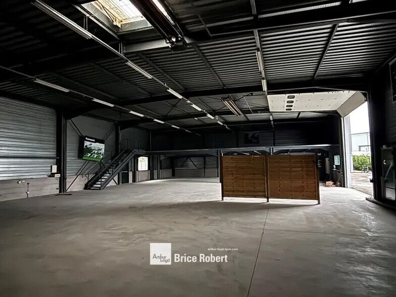 Local d’activités dans Taluyers à louer - Photo intérieure – Image 2 sur 6