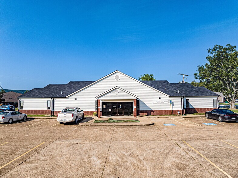1821 E Main St, Mountain View, AR à vendre - Photo principale – Image 1 sur 12