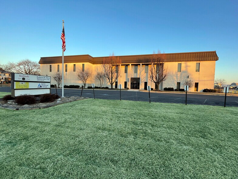 5275 E Trindle Rd, Mechanicsburg, PA à louer - Photo de l’immeuble – Image 1 sur 5