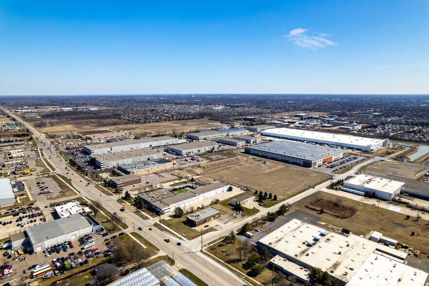 50570 Birch Dr, Shelby Township, MI à louer - Aérien – Image 2 sur 18