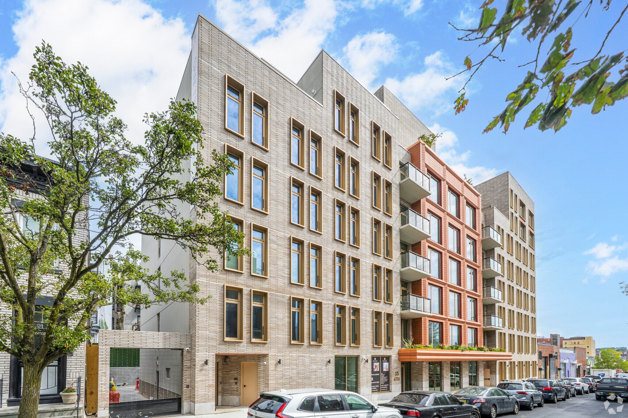 The Carroll, 33-39 4th St, Brooklyn, NY à louer Photo principale– Image 1 sur 5