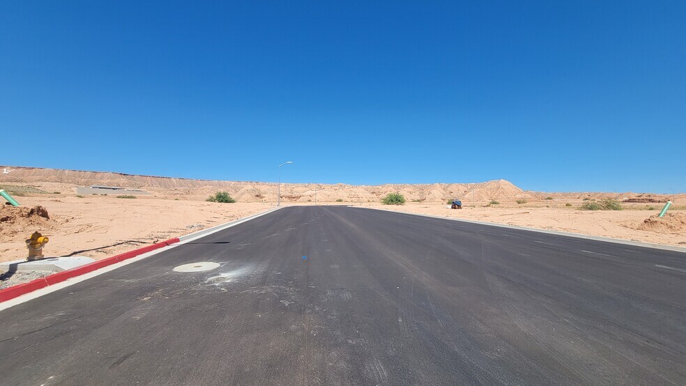 605 Cyrus McCormick Dr, Mesquite, NV à vendre - Photo de l’immeuble – Image 2 sur 5