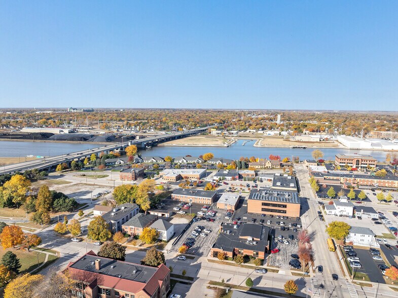 414 S Jefferson St, Green Bay, WI à vendre - Photo de l’immeuble – Image 3 sur 37