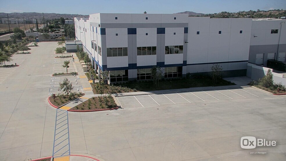 18369 Harvill Ave, Perris, CA à louer - Photo de l’immeuble – Image 1 sur 4