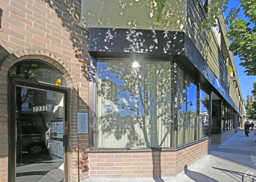 22325 Lougheed Hwy, Maple Ridge, BC à louer - Photo de l’immeuble – Image 3 sur 10