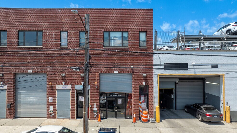 3718 57th St, Woodside, NY à vendre - Photo de l’immeuble – Image 3 sur 8