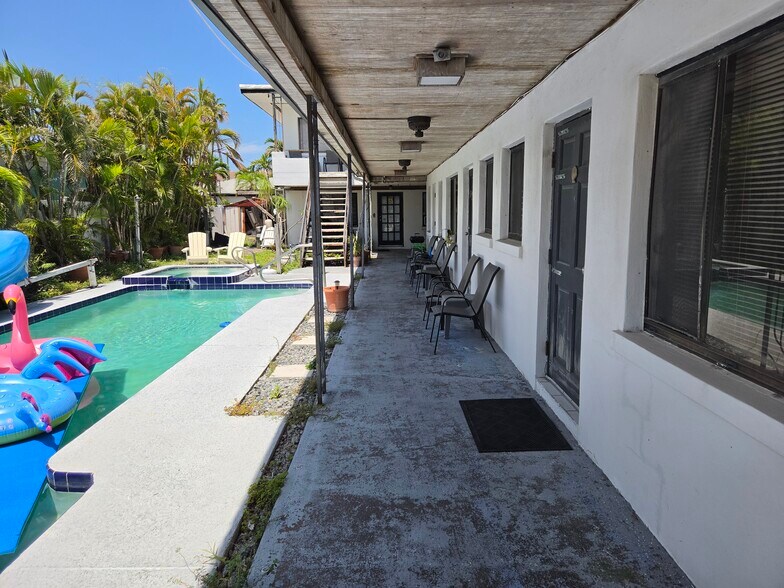 580 Bay Esplanade, Clearwater, FL à vendre - Photo de l’immeuble – Image 3 sur 16