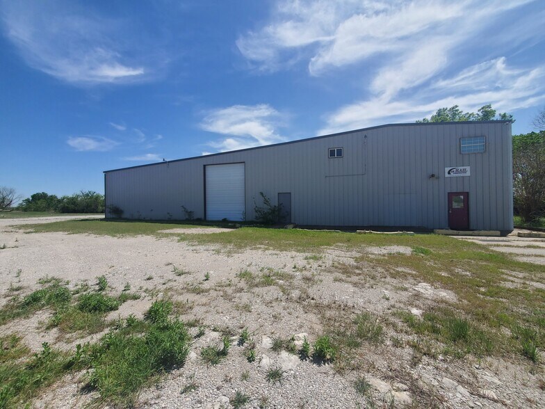 16901 E Admiral Pl, Tulsa, OK à vendre - Photo de l’immeuble – Image 1 sur 8