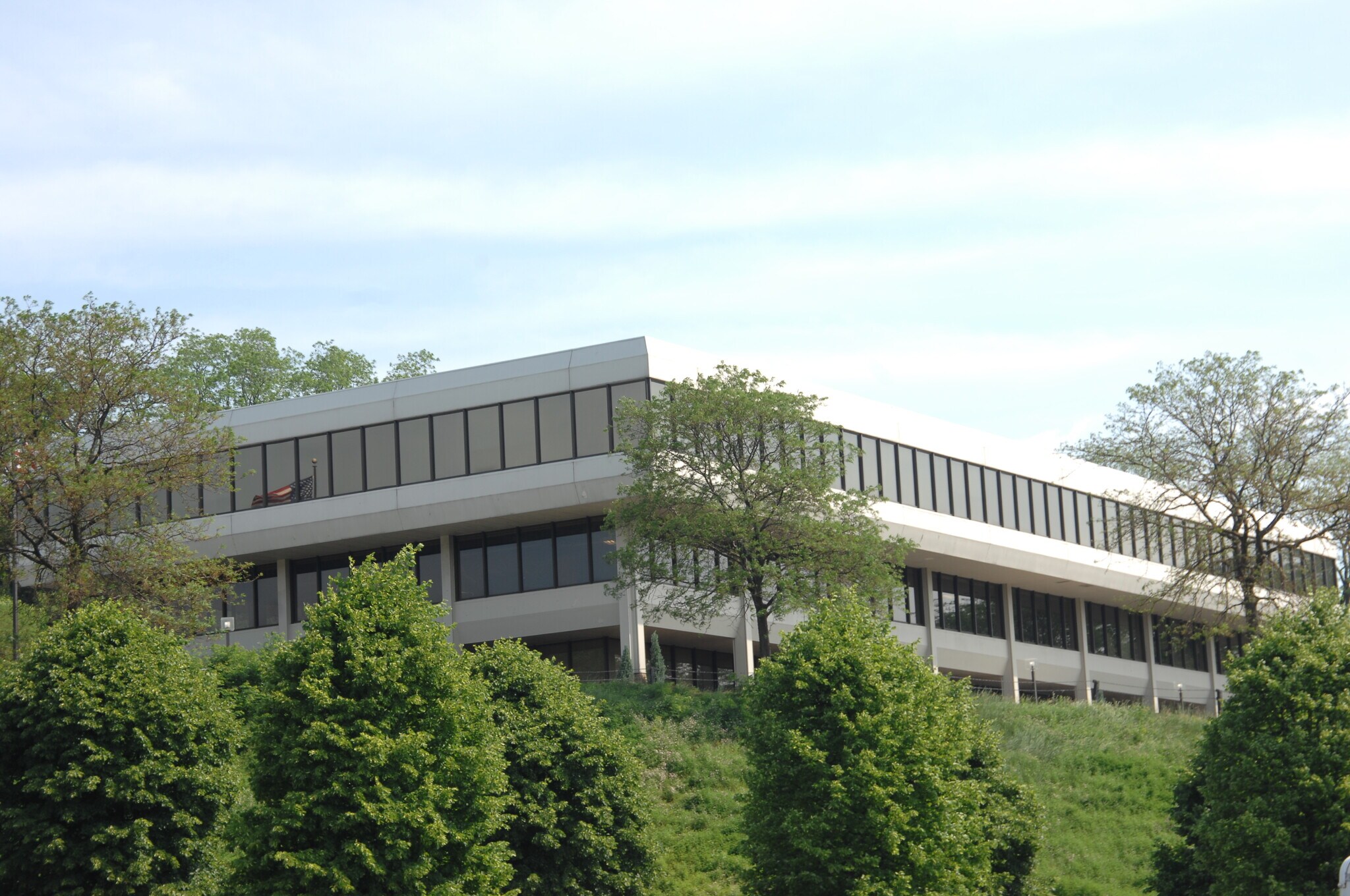 400 Holiday Dr, Pittsburgh, PA à vendre Photo principale– Image 1 sur 8