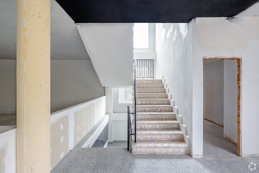 Industriel/Logistique dans Móstoles, Madrid à vendre - Photo de l’immeuble – Image 3 sur 17